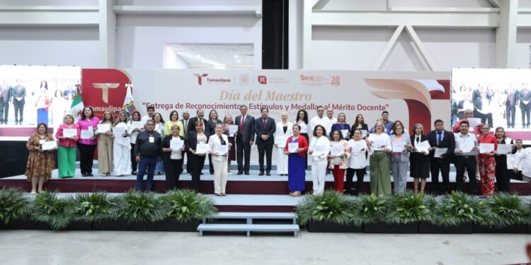 El magisterio es el eje y futuro del país: Américo