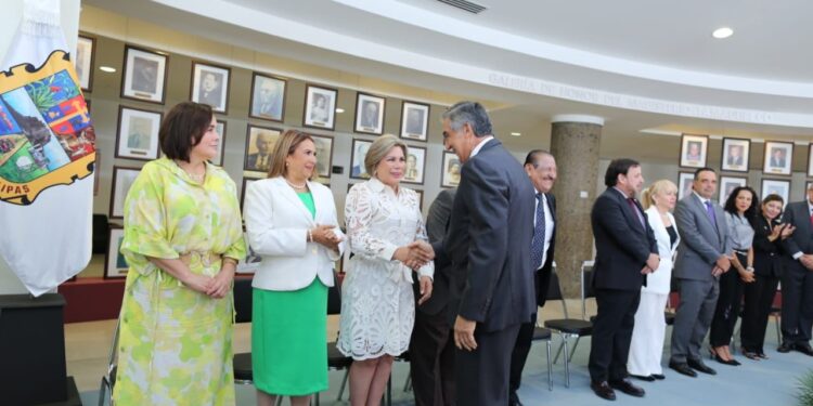 El magisterio es el eje y futuro del país: Américo