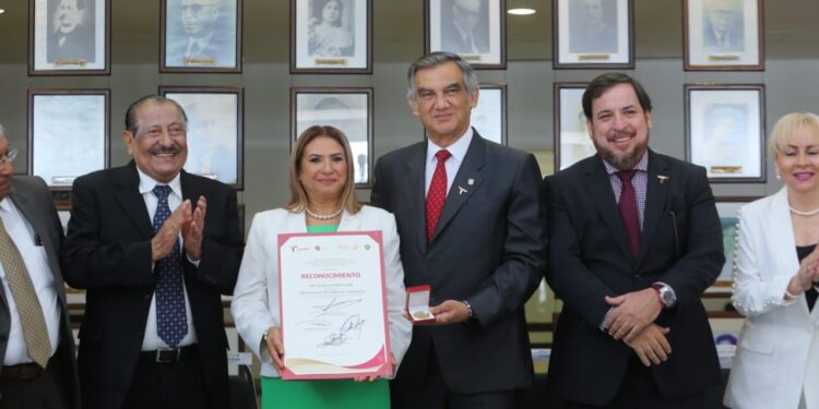 El magisterio es el eje y futuro del país: Américo