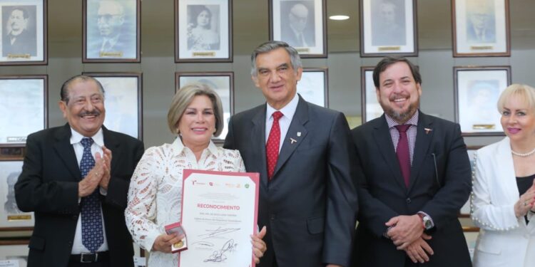 El magisterio es el eje y futuro del país: Américo