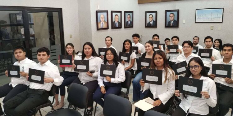 Entrega la UAT becas de excelencia y labor humanista a sus estudiantes