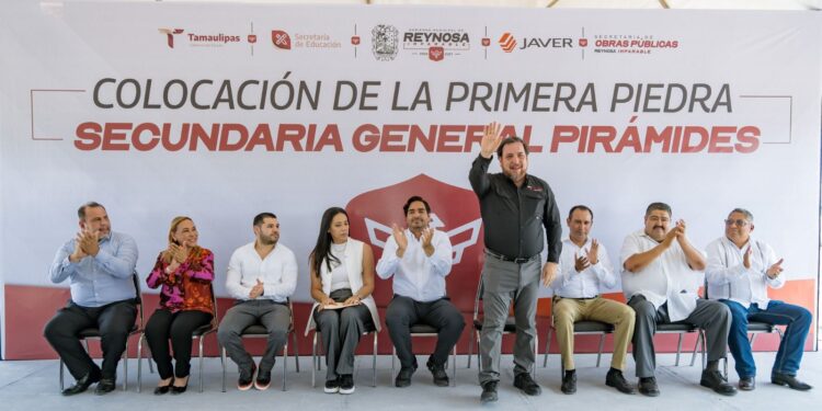Colocan primera piedra de nueva secundaria general en Reynosa