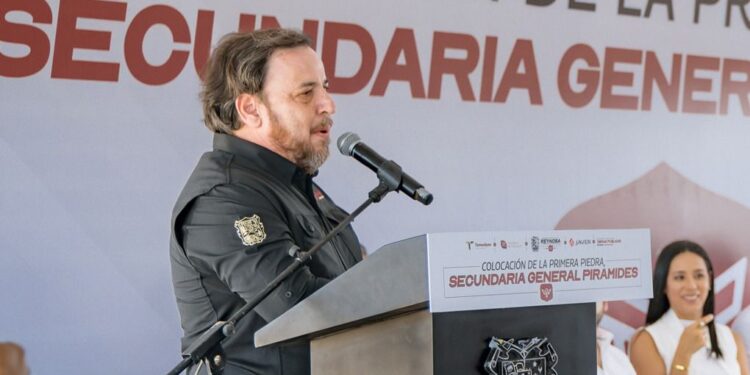 Colocan primera piedra de nueva secundaria general en Reynosa