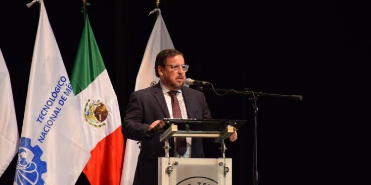 Reitera titular de la SET su compromiso con la educación superior