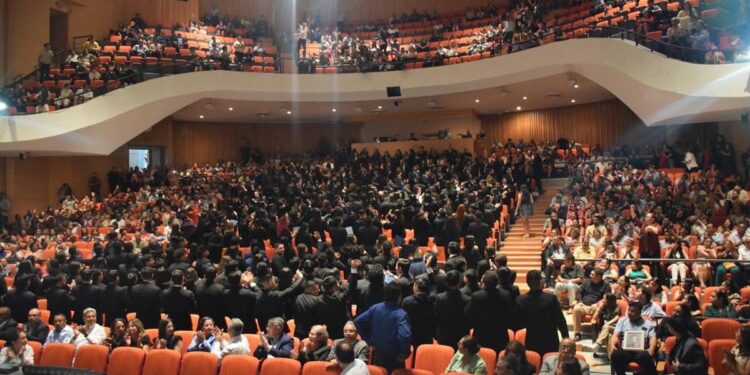 Reitera titular de la SET su compromiso con la educación superior