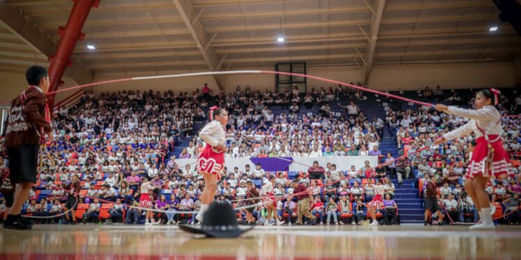 Impulsan Américo y María de Villarreal las tradiciones con el concurso de Rondas y Salto de Cuerda