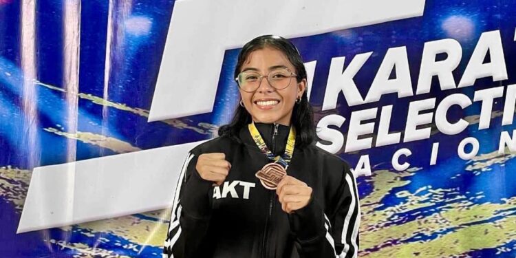 Estudiantes de la UAT destacan en Nacional de Karate