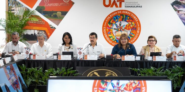 Entrega rector equipamiento en la Facultad de Ciencias de la Educación y Humanidades