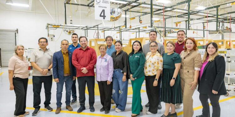 Distingue SET a maestras y maestros del ITNLD por 30 y 40 años de servicio educativo