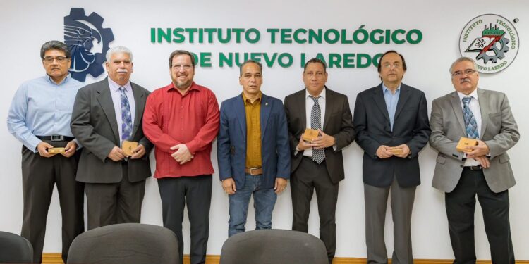 Distingue SET a maestras y maestros del ITNLD por 30 y 40 años de servicio educativo