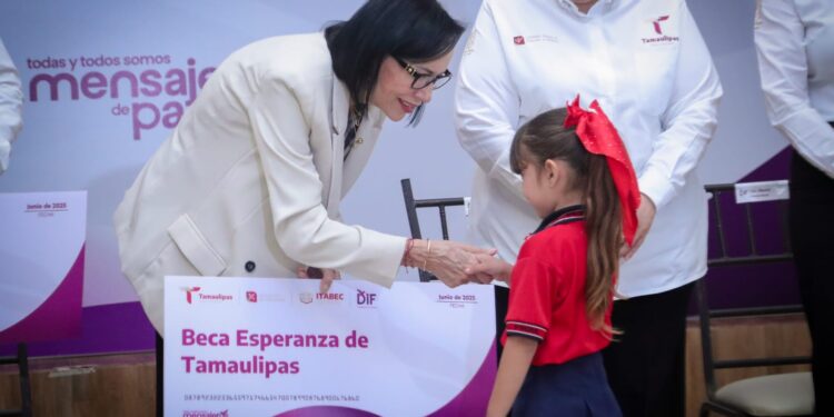 Entrega DIF Tamaulipas más de 1,800 becas a niñas, niños y jóvenes en situación de vulnerabilidad