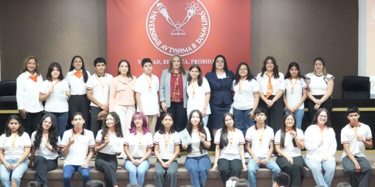 El CEINA-UAT celebra la excelencia educativa de sus estudiantes