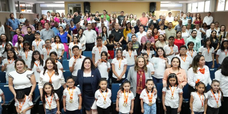 El CEINA-UAT celebra la excelencia educativa de sus estudiantes