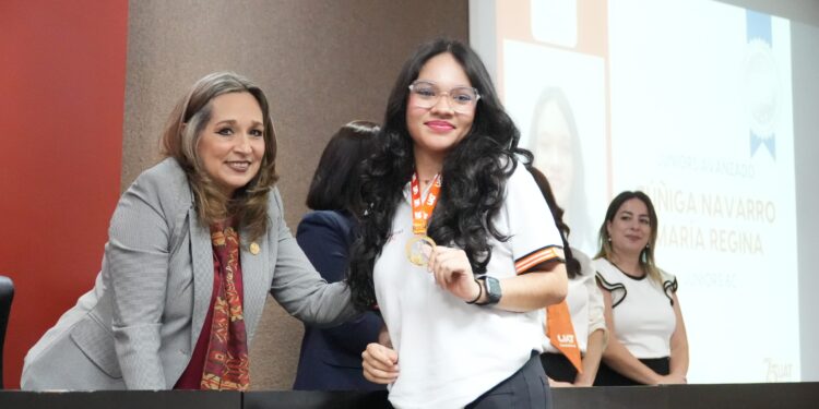 El CEINA-UAT celebra la excelencia educativa de sus estudiantes