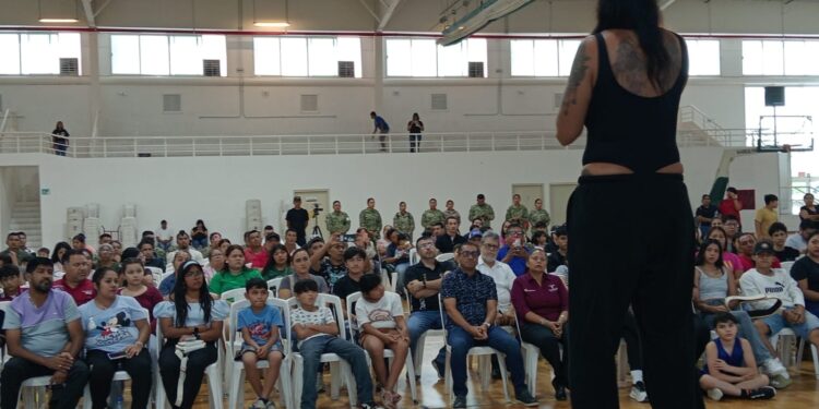 Imparte Mariana ‘Barbie’ Juárez plática a atletas tamaulipecos