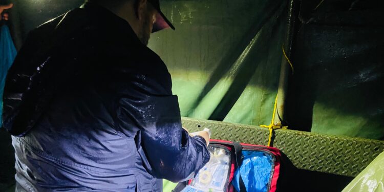 Alcalde de González, médico de profesión, atiende el nacimiento de una niña