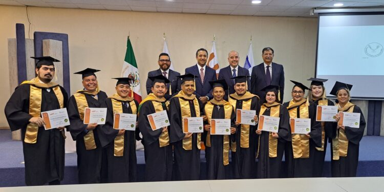 Entrega la UAT primera generación de la Maestría Administración e Innovación Digital