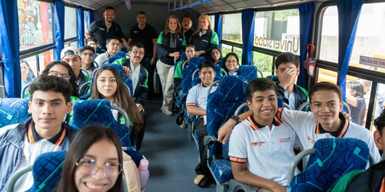 Estudiantes de la UAT inician estancia académica en Canadá