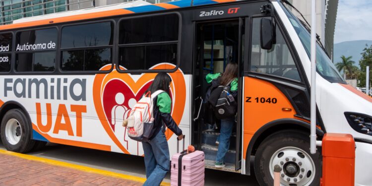 Estudiantes de la UAT inician estancia académica en Canadá