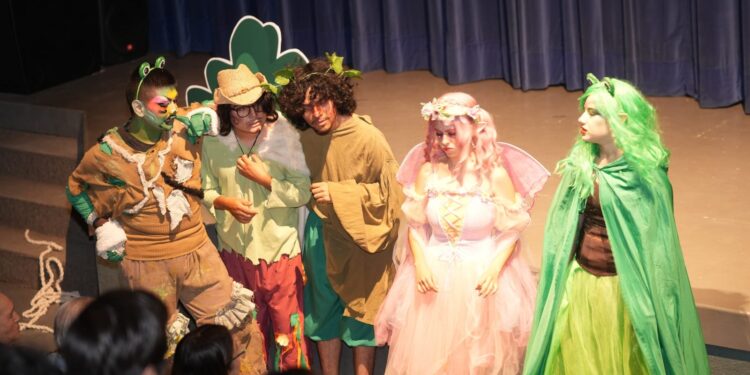 Despliegan estudiantes de la UAT su talento en obra teatral