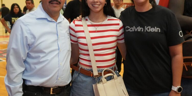 Regina y Brandon emprenden viaje al mundial de esgrima en Europa