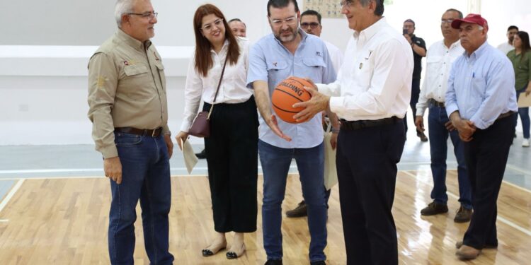 Supervisa Américo obras de infraestructura deportiva