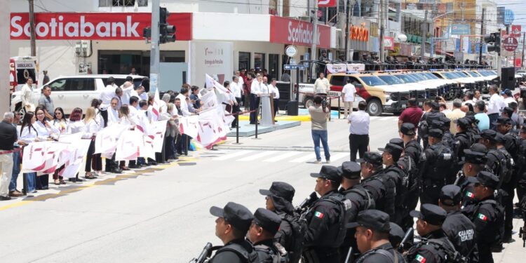 Llama Américo a redoblar esfuerzos en seguridad pública