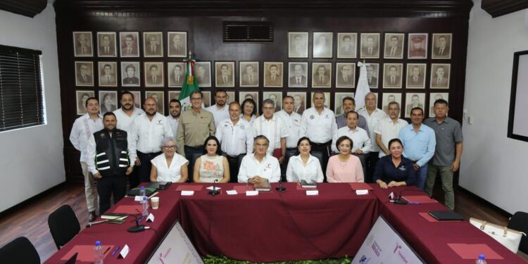 Llama Américo a redoblar esfuerzos en seguridad pública