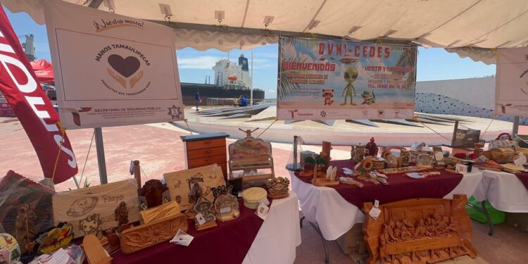 Instala CEDES Altamira punto de venta de artesanías en Playa Miramar