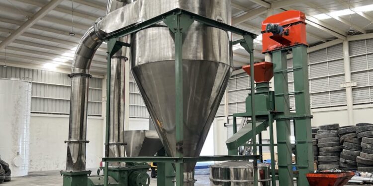 Impulsa SEDUMA proyecto ambiental contra llantas en desuso