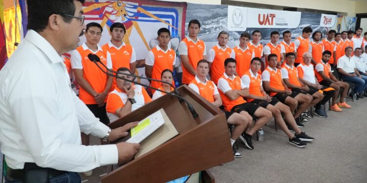 Rector de la UAT presenta oficialmente al equipo Correcaminos para el Torneo Apertura 2025 de la Liga de Expansión