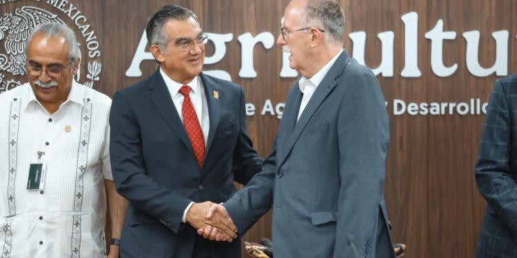 Acuerda Américo con SADER apoyos para productores de sorgo y maíz