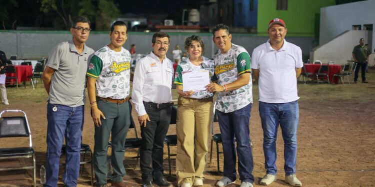 Reconocen a beisbolistas que representaron a México en Serie Mundial