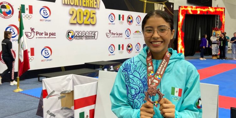 Destaca estudiante de la UAT en evento mundial de karate