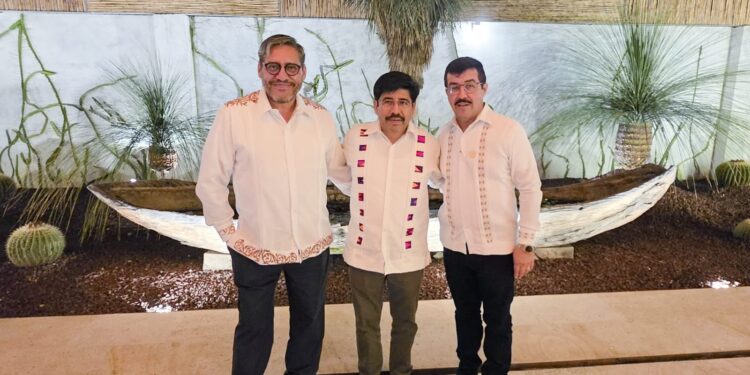 Participa rector de la UAT en reunión nacional con el jurista Hugo Aguilar