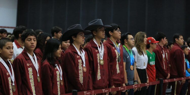 Américo reconoce a deportistas y jóvenes tamaulipecos