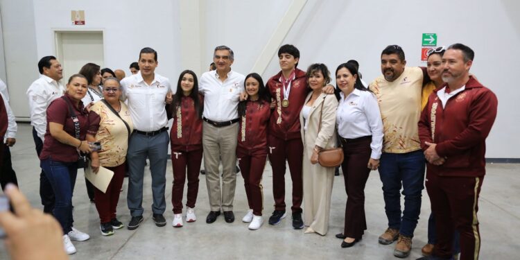 Américo reconoce a deportistas y jóvenes tamaulipecos