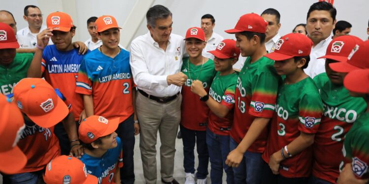 Américo reconoce a deportistas y jóvenes tamaulipecos