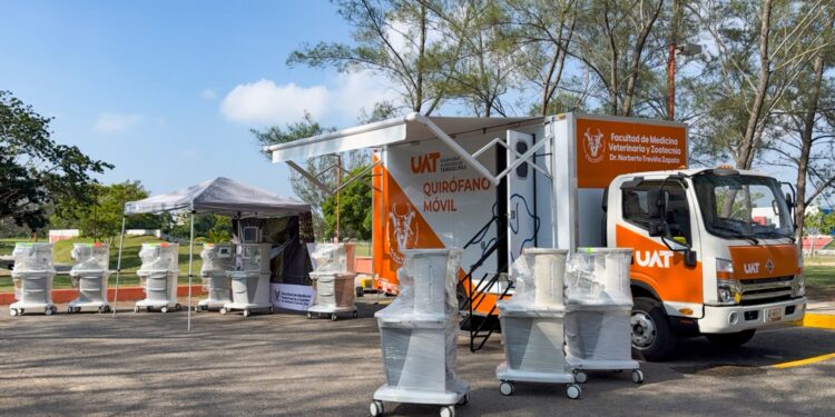 Cuenta la UAT con moderno quirófano móvil veterinario