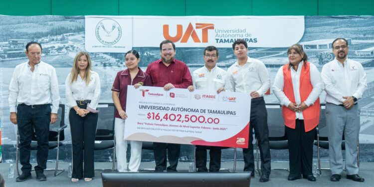 Más de 6 500 estudiantes de la UAT reciben beca