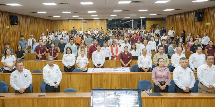 Entrega ITABEC becas “Futuro Tamaulipas Jóvenes de Nivel Superior”