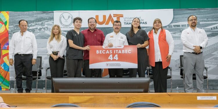 Entrega ITABEC becas “Futuro Tamaulipas Jóvenes de Nivel Superior”