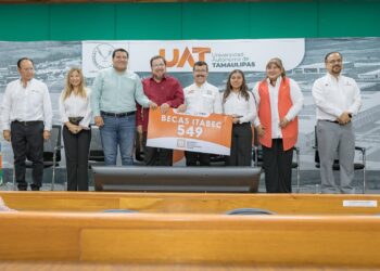 Entrega ITABEC becas “Futuro Tamaulipas Jóvenes de Nivel Superior”