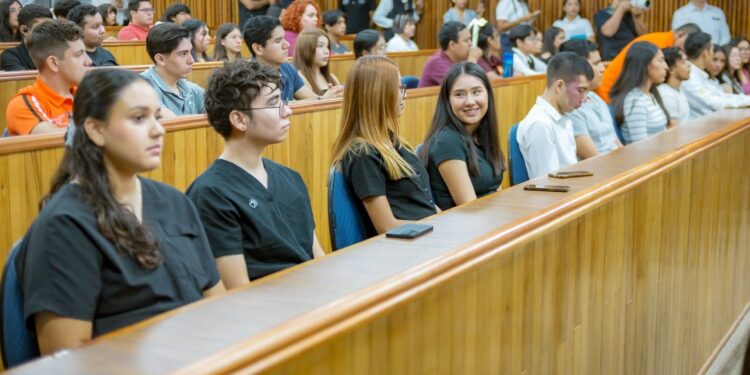 Entrega ITABEC becas “Futuro Tamaulipas Jóvenes de Nivel Superior”