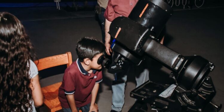 Lanza Comisión de Parques una aventura espacial en el planetario