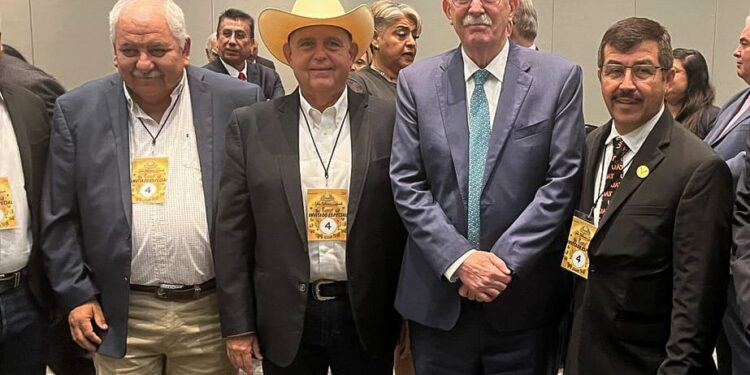 Recibe Dámaso Anaya Premio Nacional al Mérito Profesional 2025