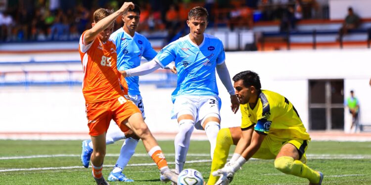 Inicia el campeón con triunfo