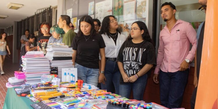 Concluye la UAT con éxito colecta de útiles escolares