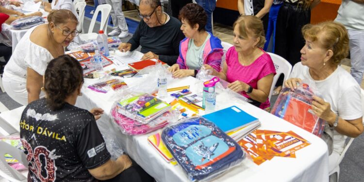 Concluye la UAT con éxito colecta de útiles escolares