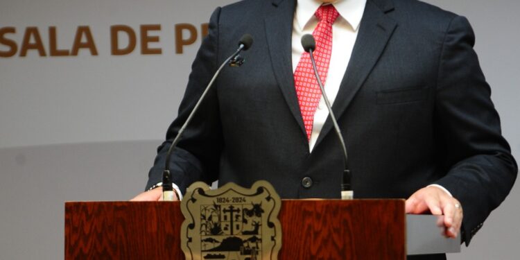 Benefició Cabeza de Vaca con contratos a los Carmona, denuncia Salud